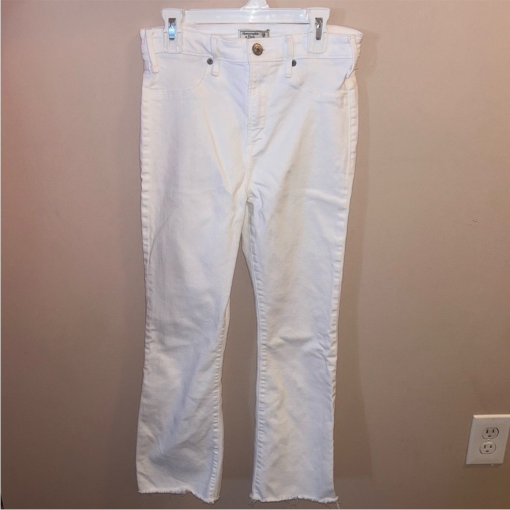 Abercrombie and Fitch Women's White Jeans - Picture 2 of 4